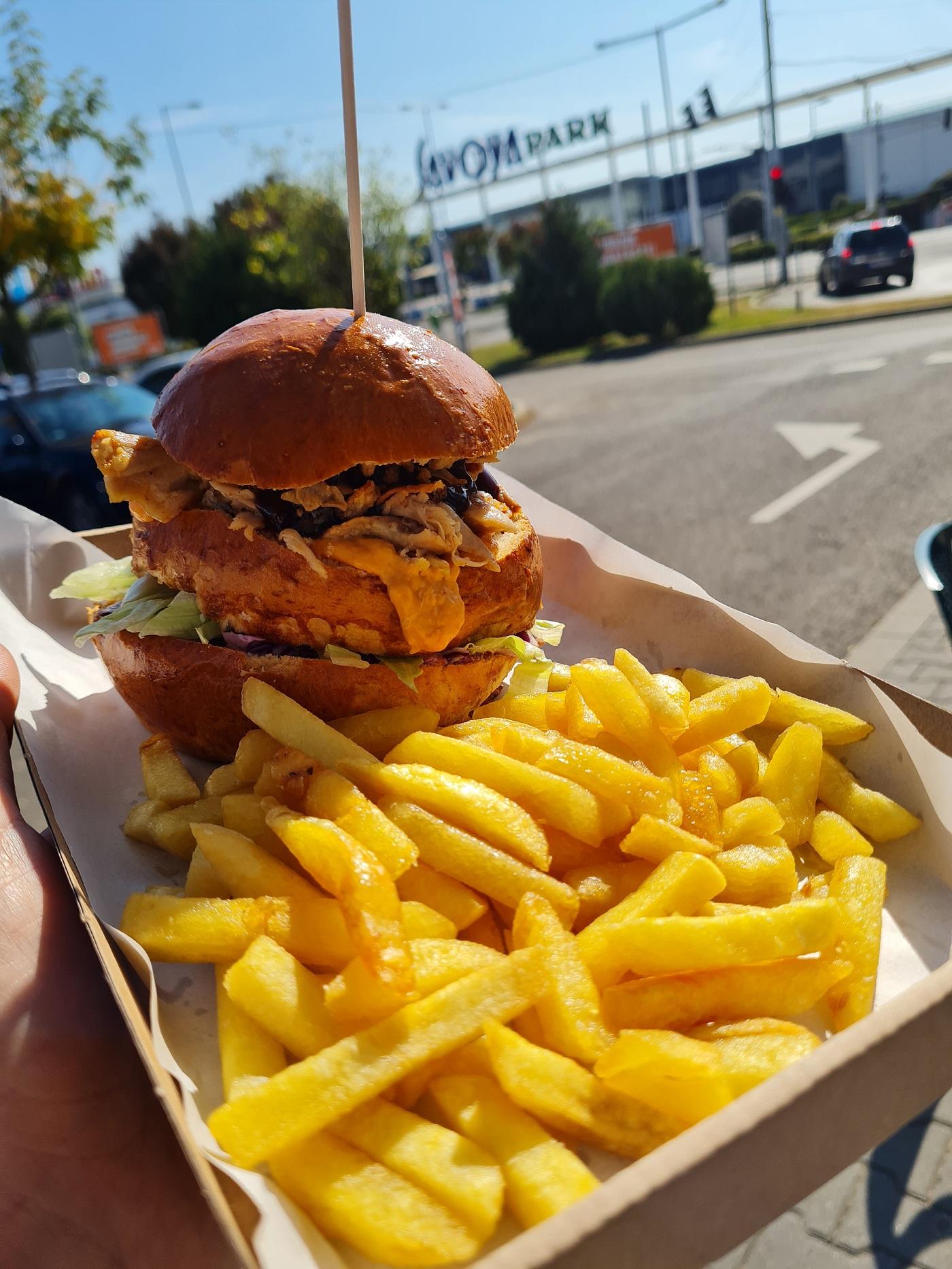 Grill Pipi Food Truck nyílt a Forum parkolóban