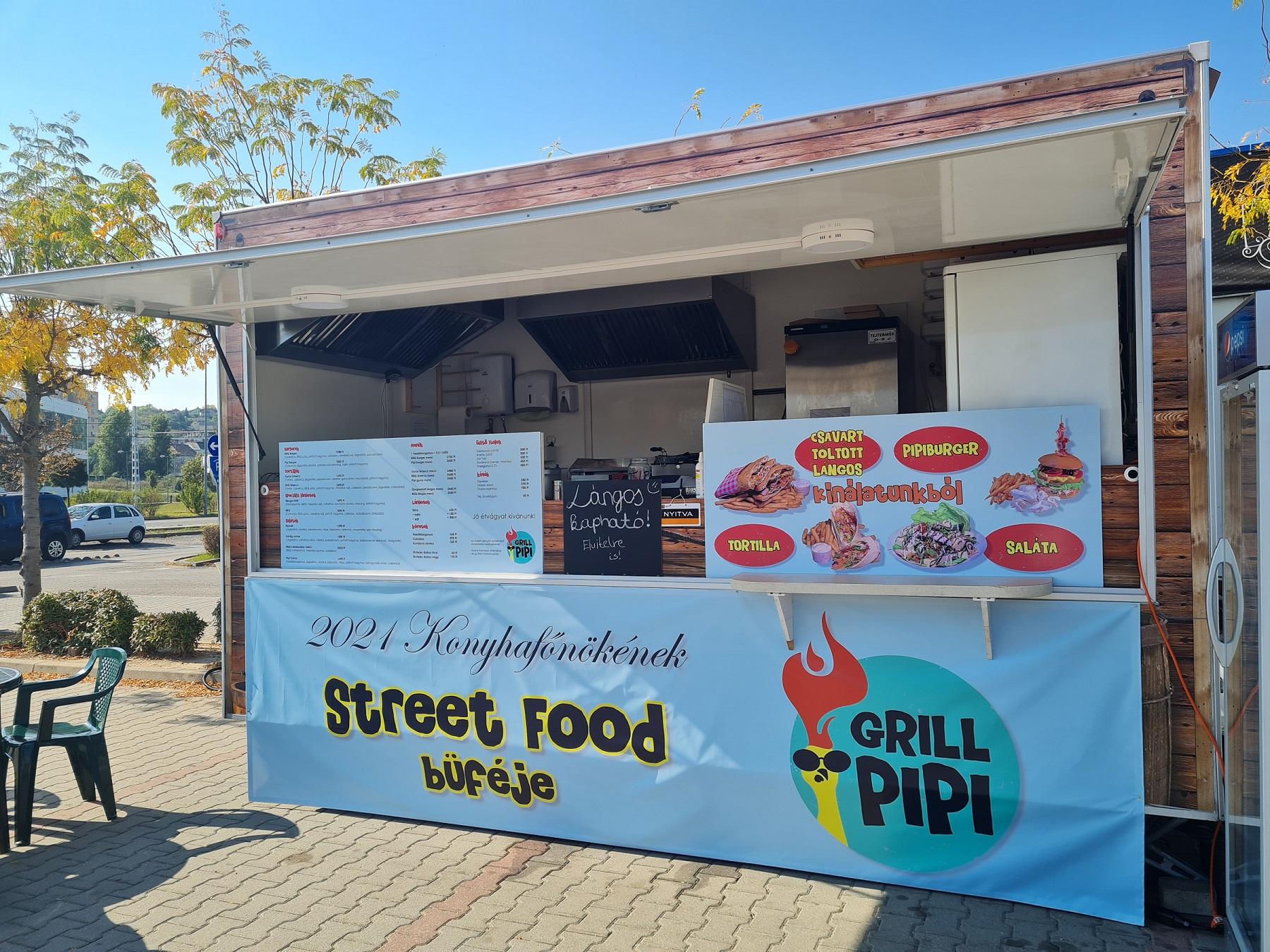 Grill Pipi Food Truck nyílt a Forum parkolóban
