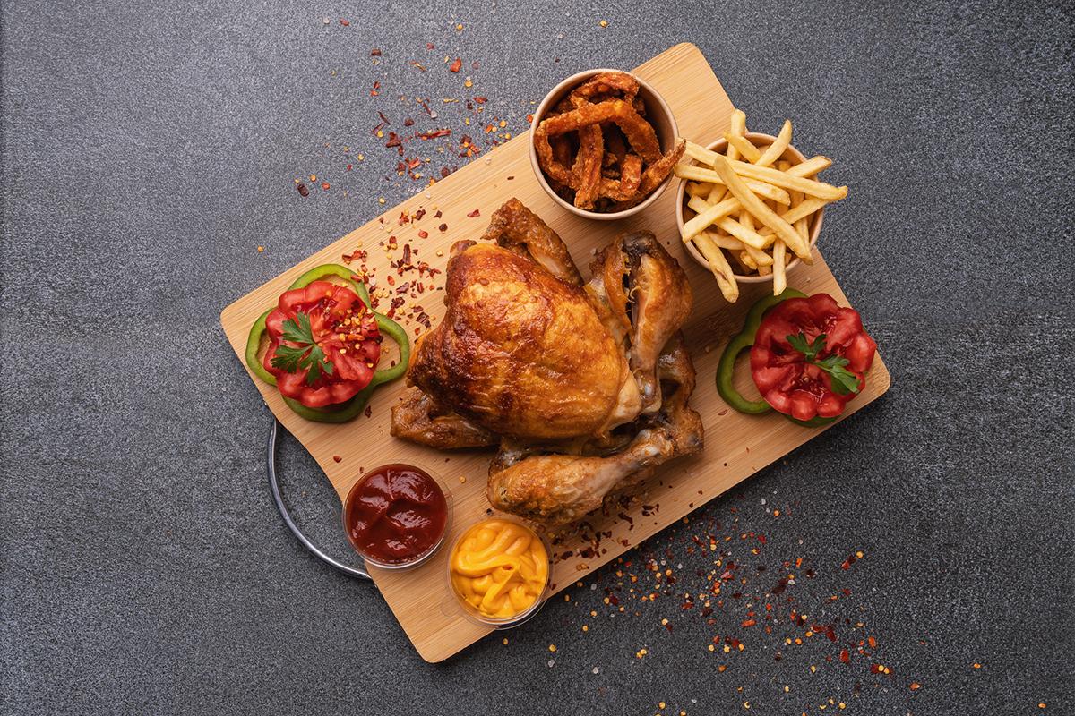 Grillcsirkés food truck nyitott meg a Savoya parkolójában