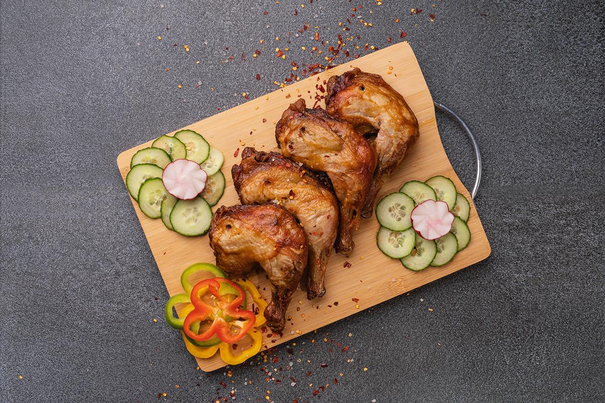 Grillcsirkés food truck nyitott meg a Savoya parkolójában